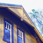Renovace nátěru dřevěného domu