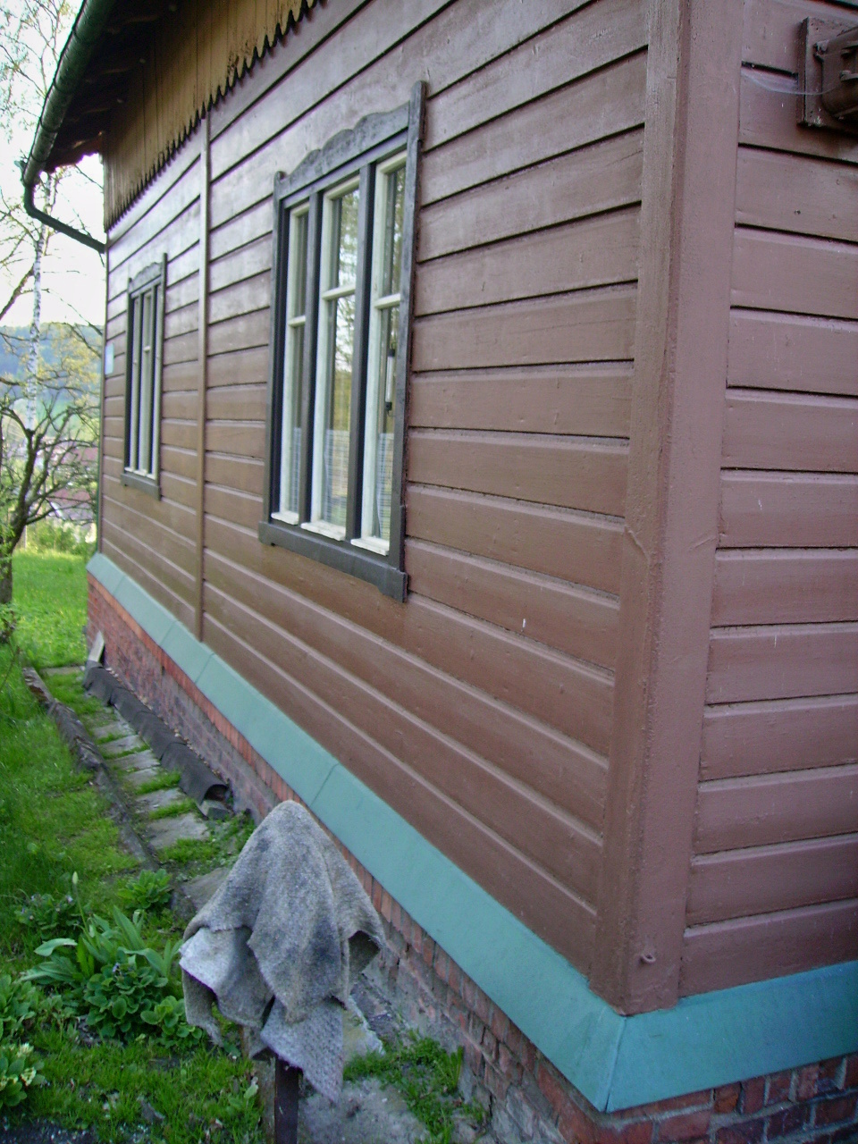 Renovace nátěru dřevěného domu