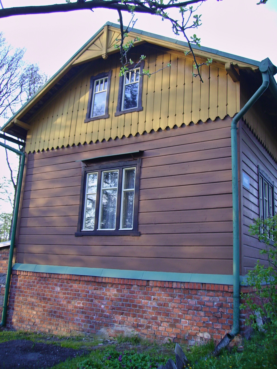 Renovace nátěru dřevěného domu