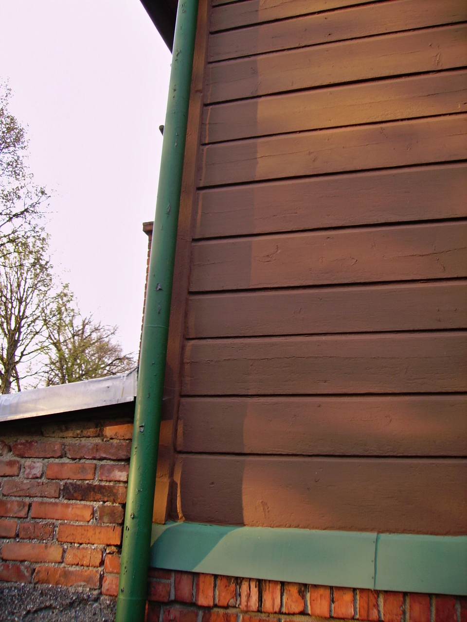 Renovace nátěru dřevěného domu