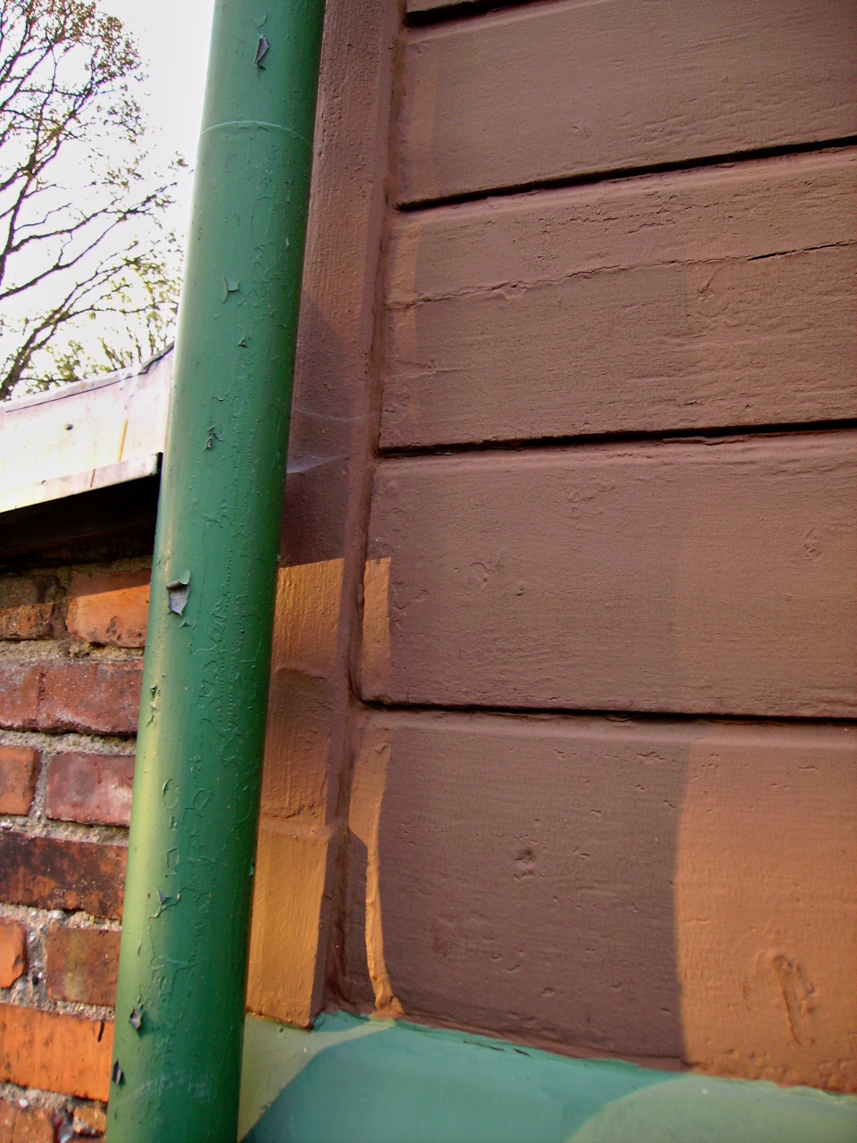 Renovace nátěru dřevěného domu