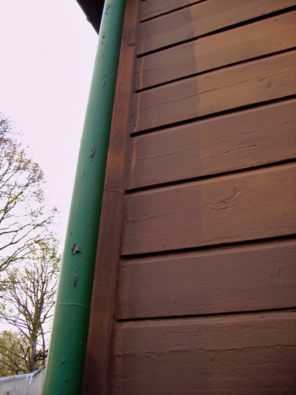 Renovace nátěru dřevěného domu