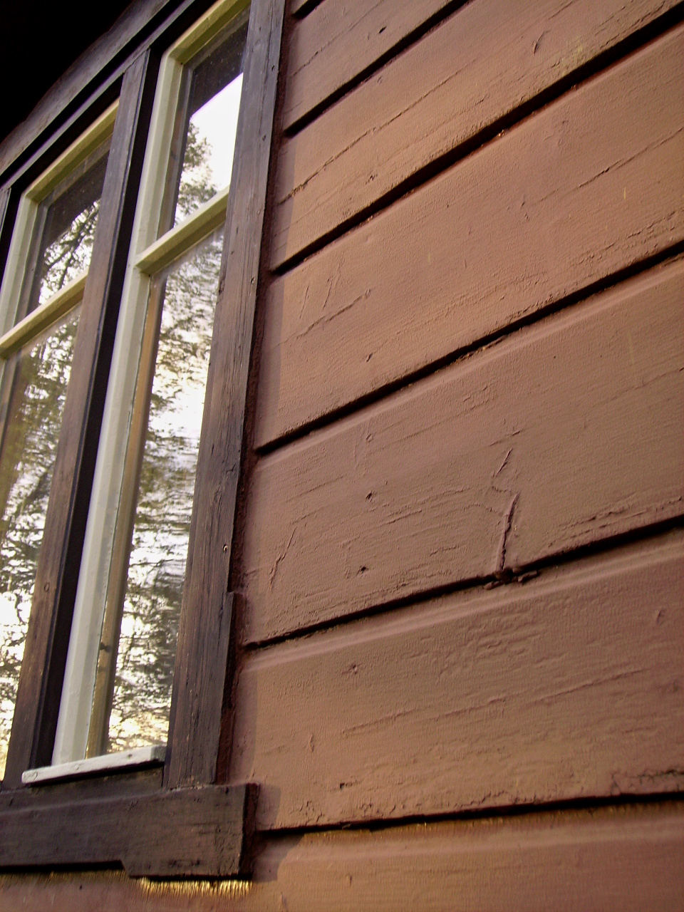 Renovace nátěru dřevěného domu